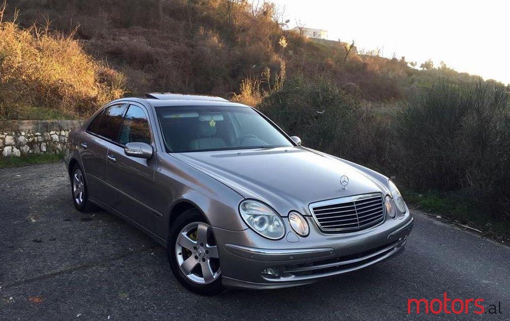 2004' Mercedes-Benz E 220 photo #1