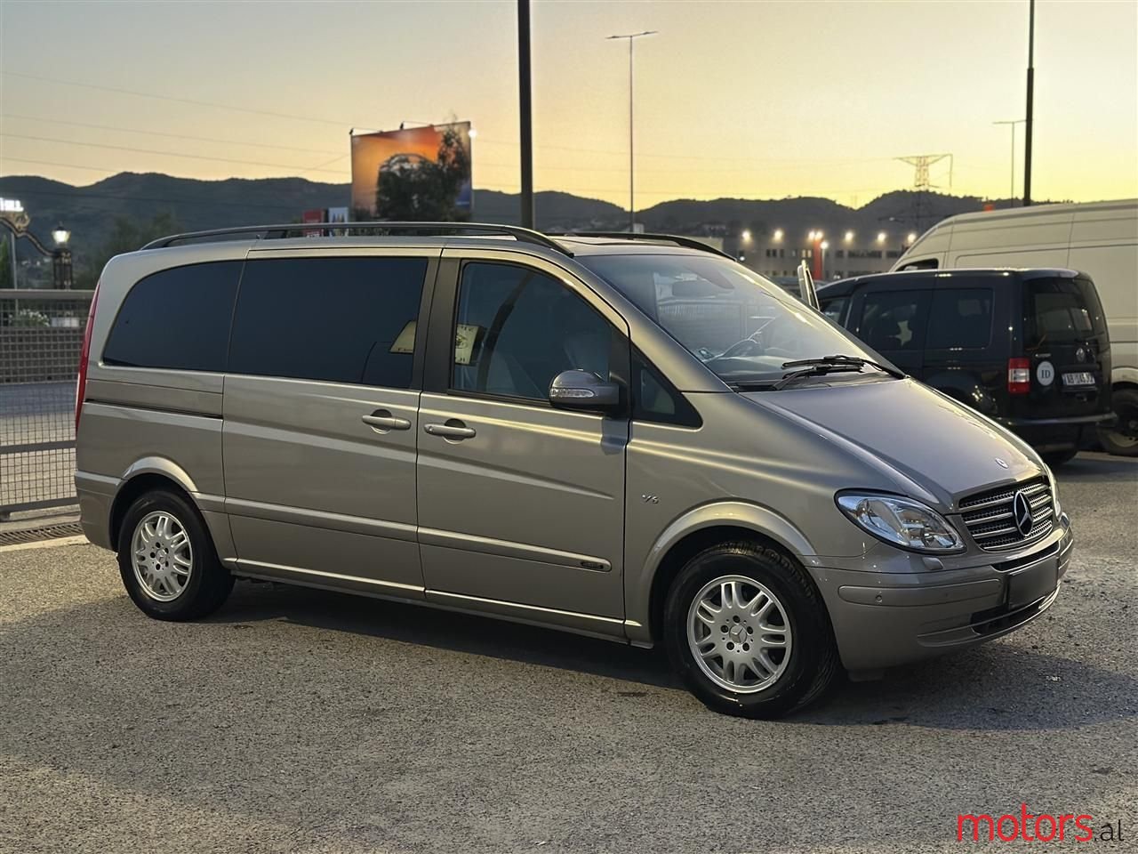 2009' Mercedes-Benz Viano photo #1