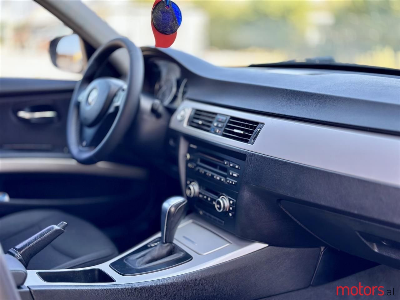 2010' BMW 320 photo #4