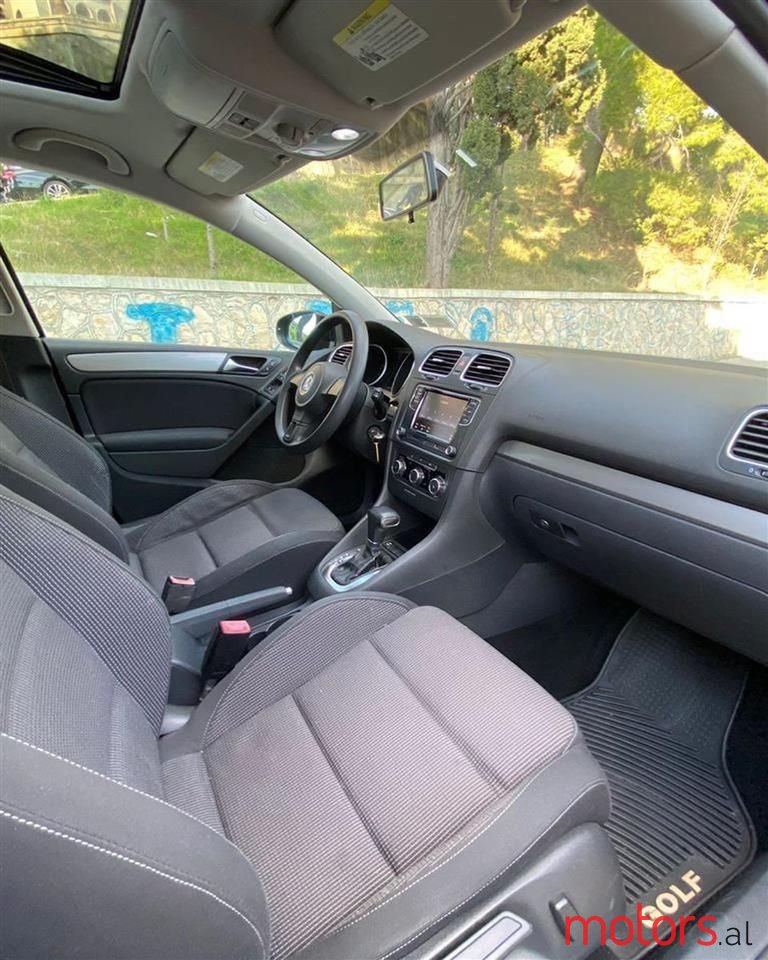 2010' Volkswagen Golf photo #6