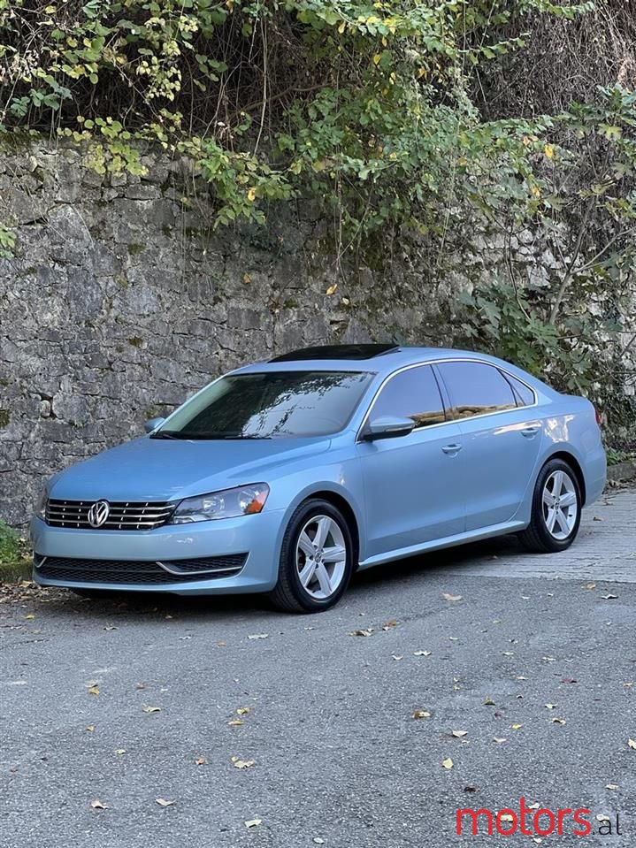2012' Volkswagen Passat photo #2