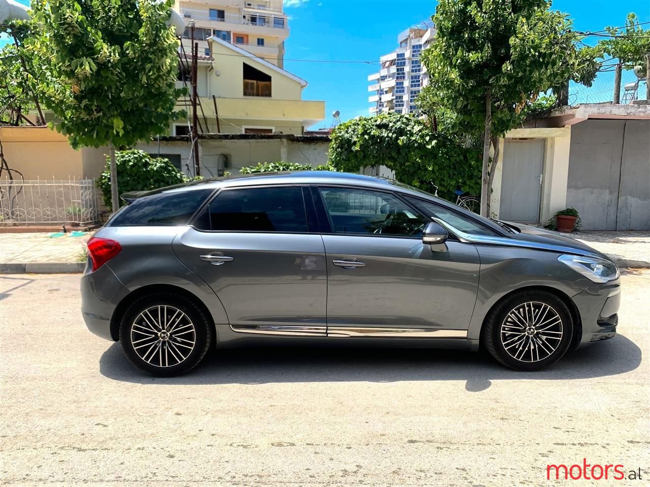 2012' Citroen DS5 photo #2