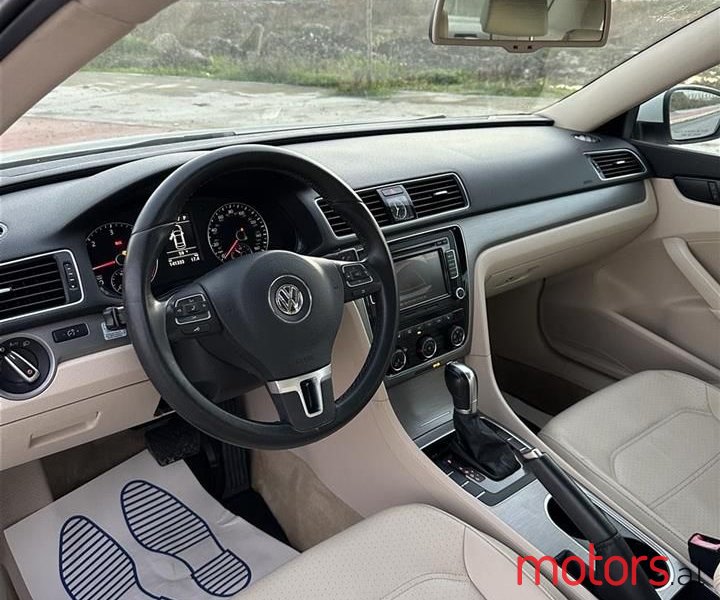 2014' Volkswagen Passat photo #2