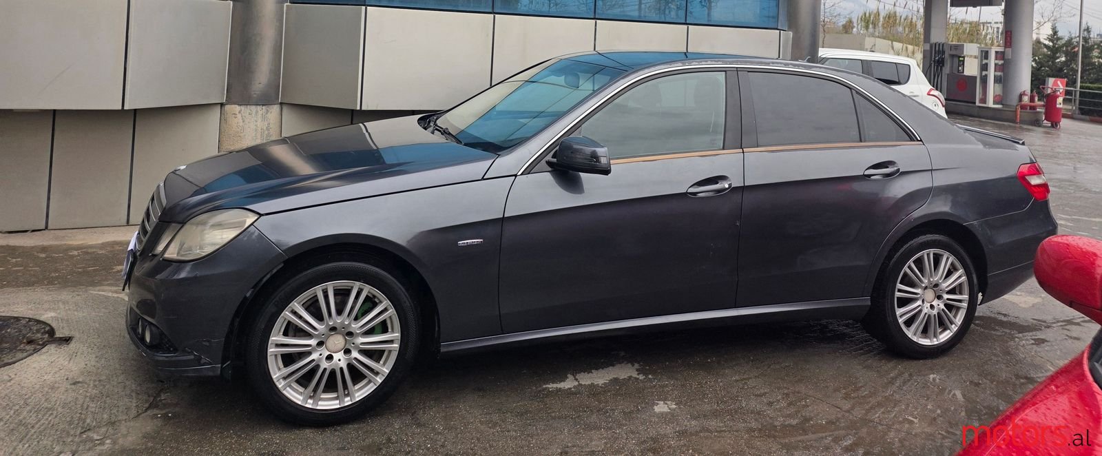 2010' Mercedes-Benz E 220 photo #2