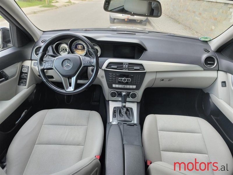2011' Mercedes-Benz C 200 photo #1
