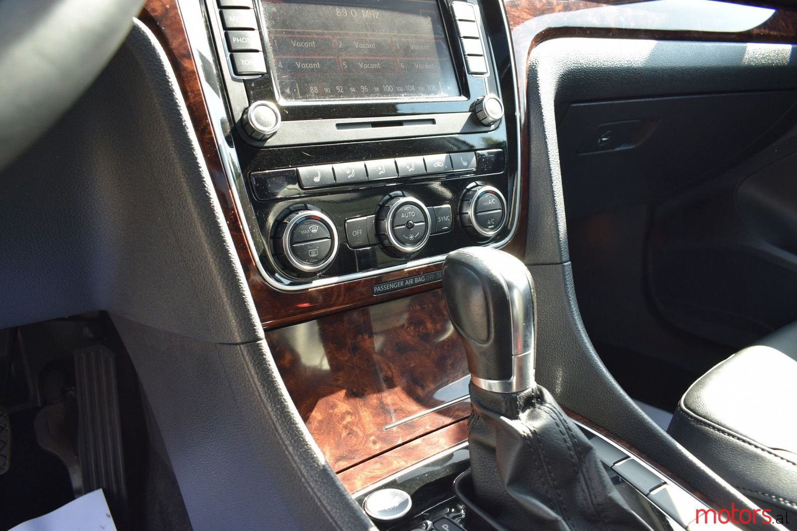 2013' Volkswagen Passat photo #6