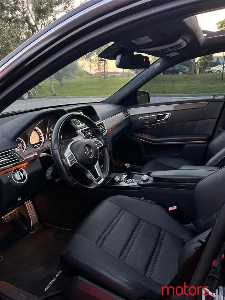 2011' Mercedes-Benz E 63 AMG photo #2