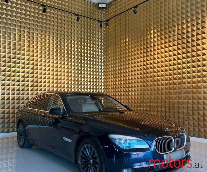 2013' BMW 740 photo #2