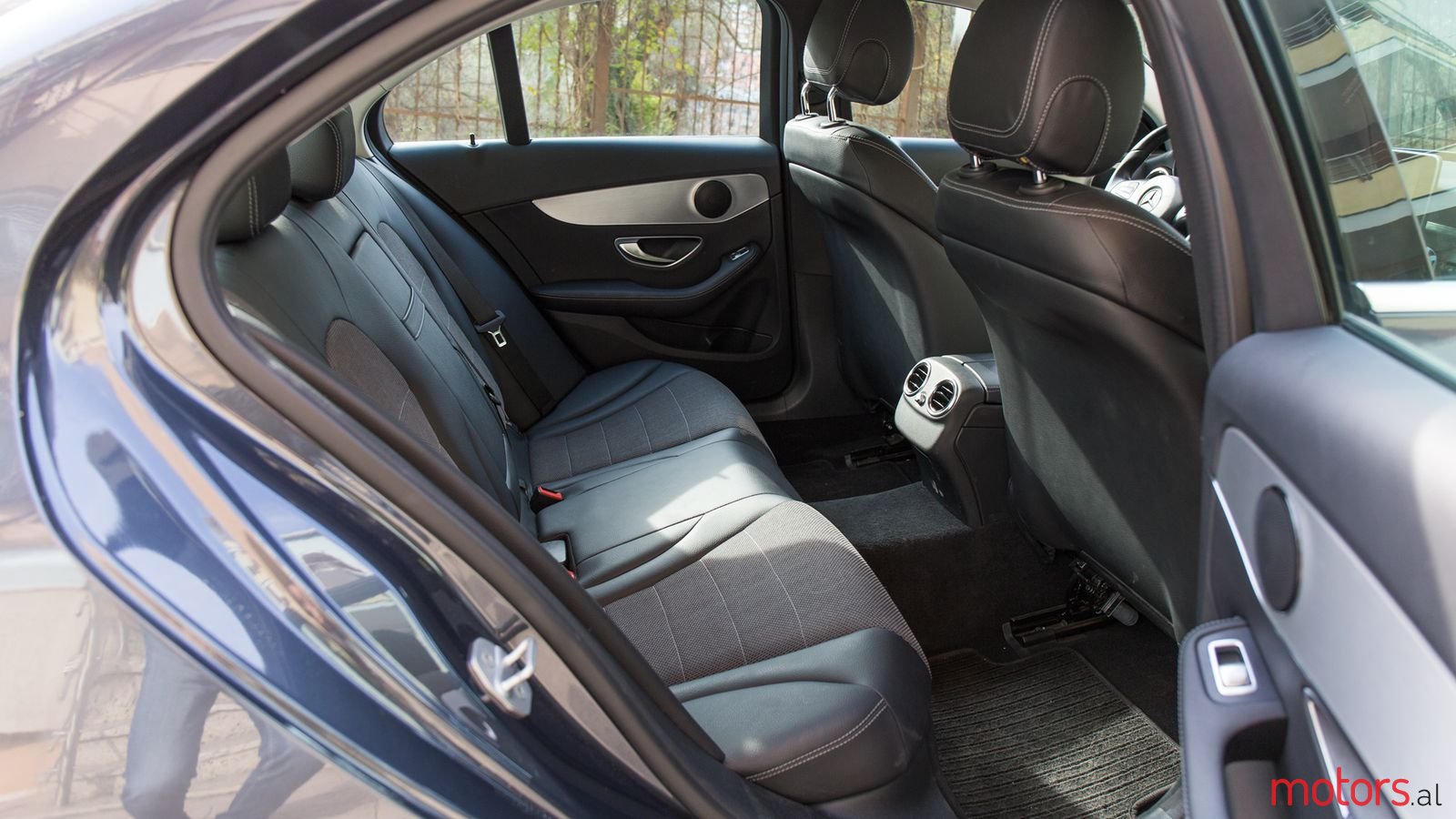 2016' Mercedes-Benz C-Class photo #7