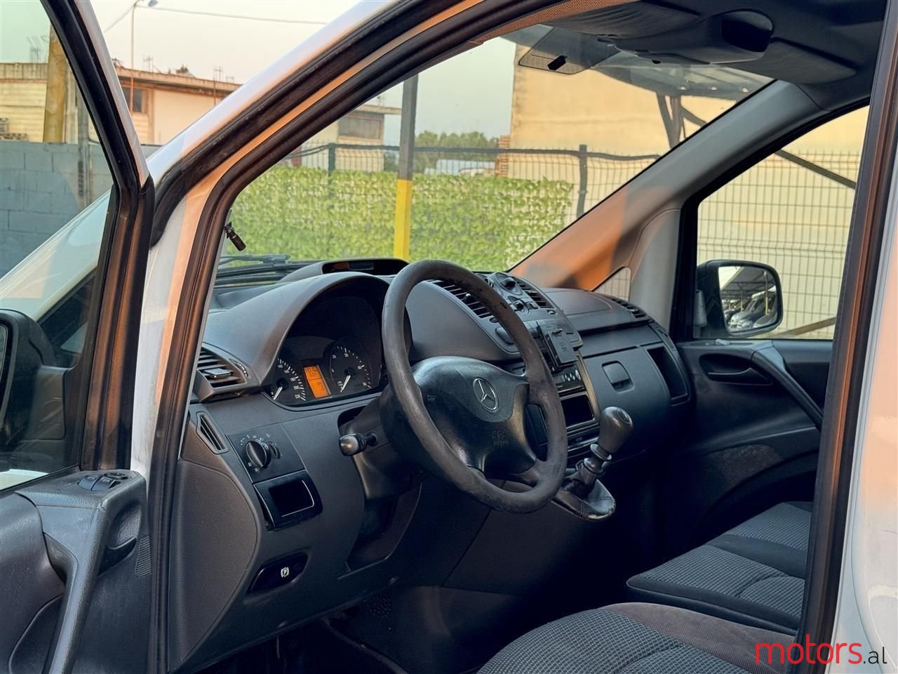 2011' Mercedes-Benz Viano photo #6