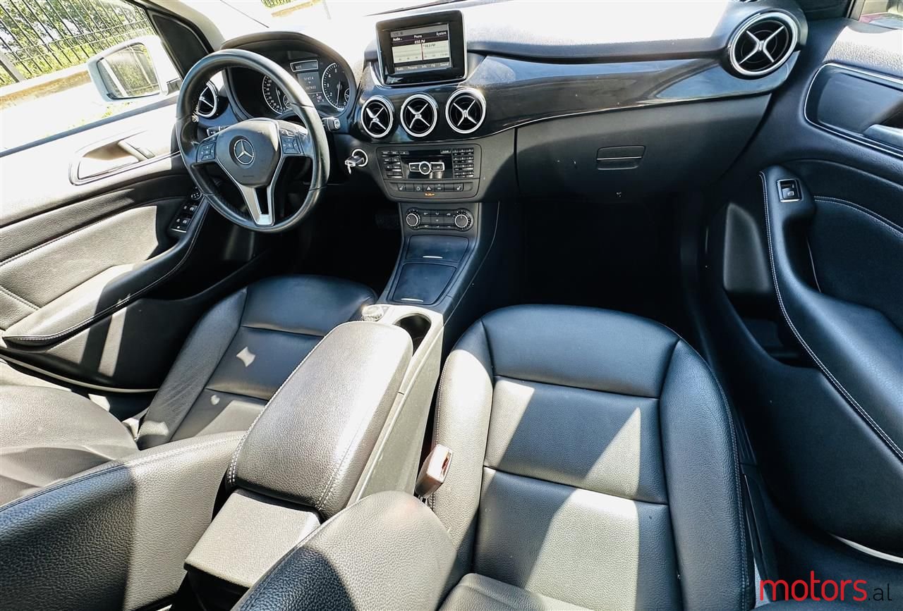 2015' Mercedes-Benz B 200 photo #5