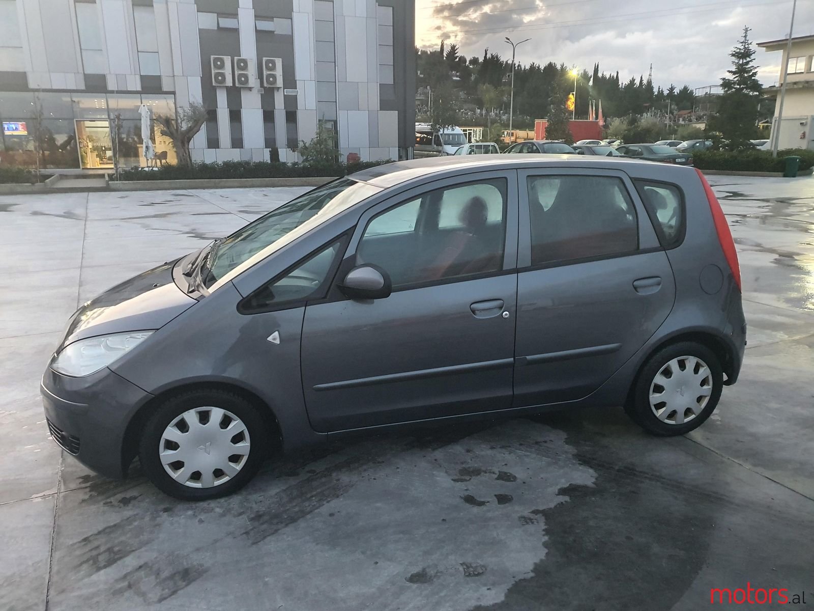 2007' Mitsubishi Colt photo #1