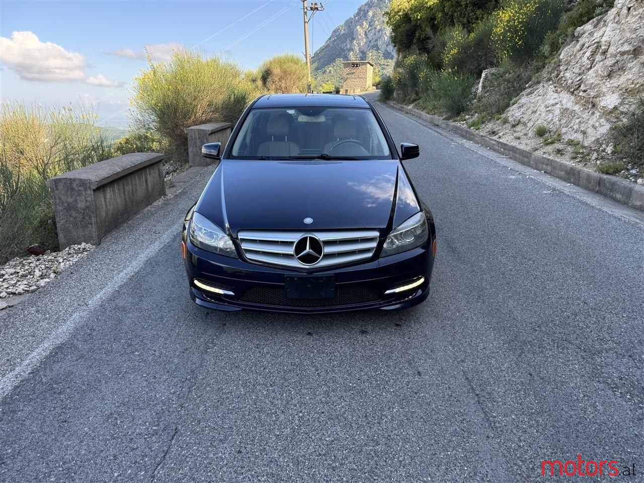 2011' Mercedes-Benz C 300 photo #3