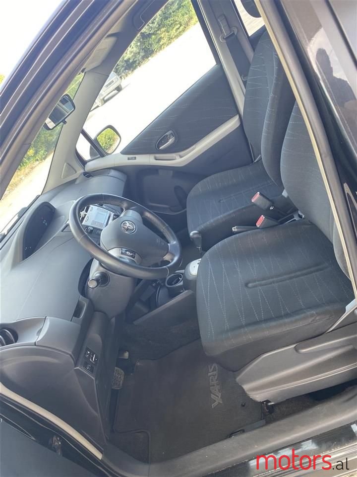 2005' Toyota Yaris photo #3