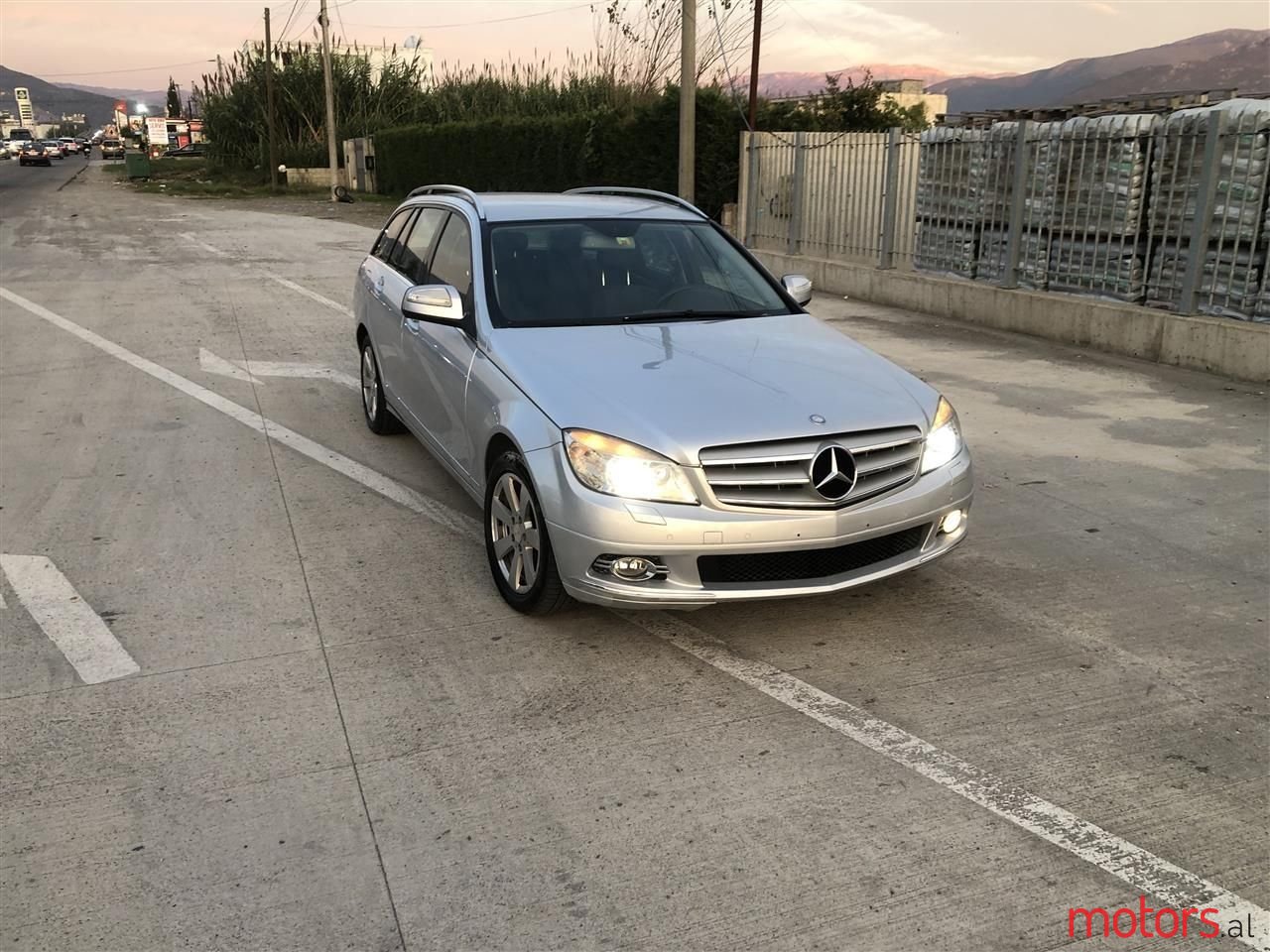 2009' Mercedes-Benz 220 photo #2