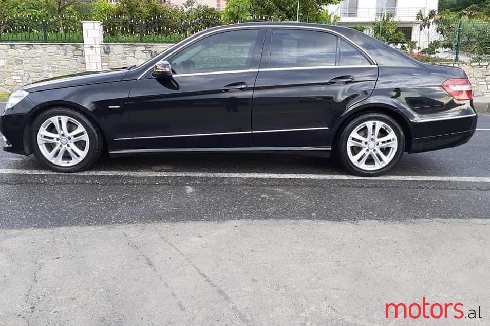 2009' Mercedes-Benz E 350 photo #1