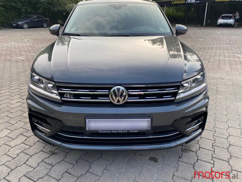 2018' Volkswagen Tiguan photo #6
