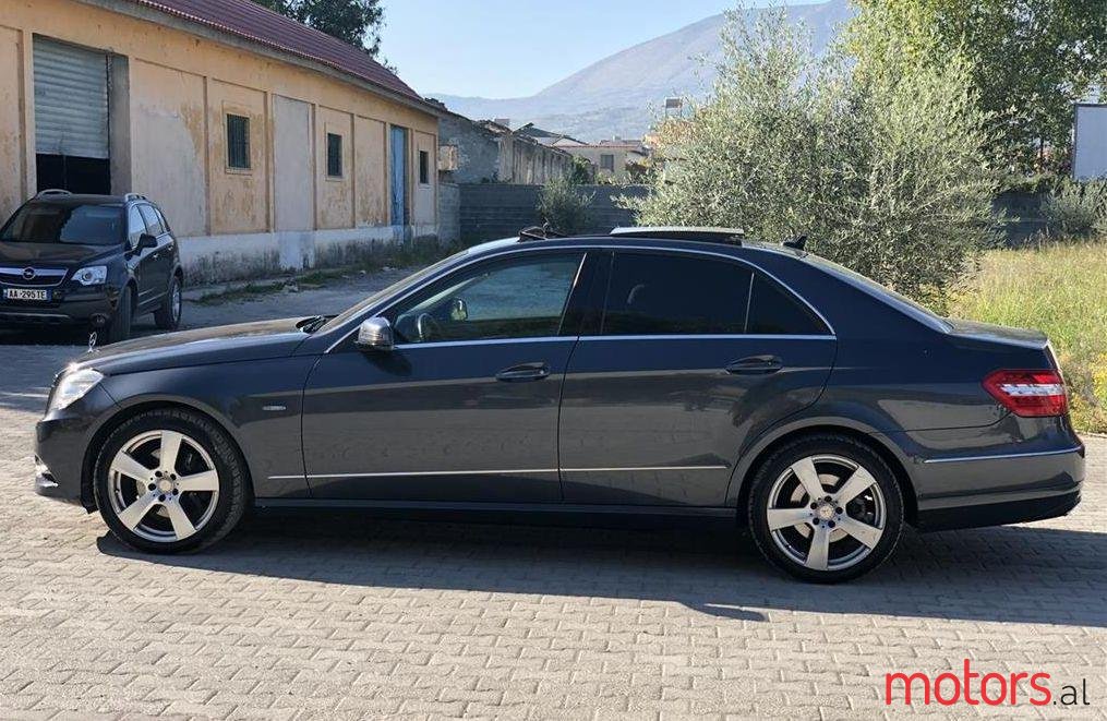 2011' Mercedes-Benz E 350 photo #1