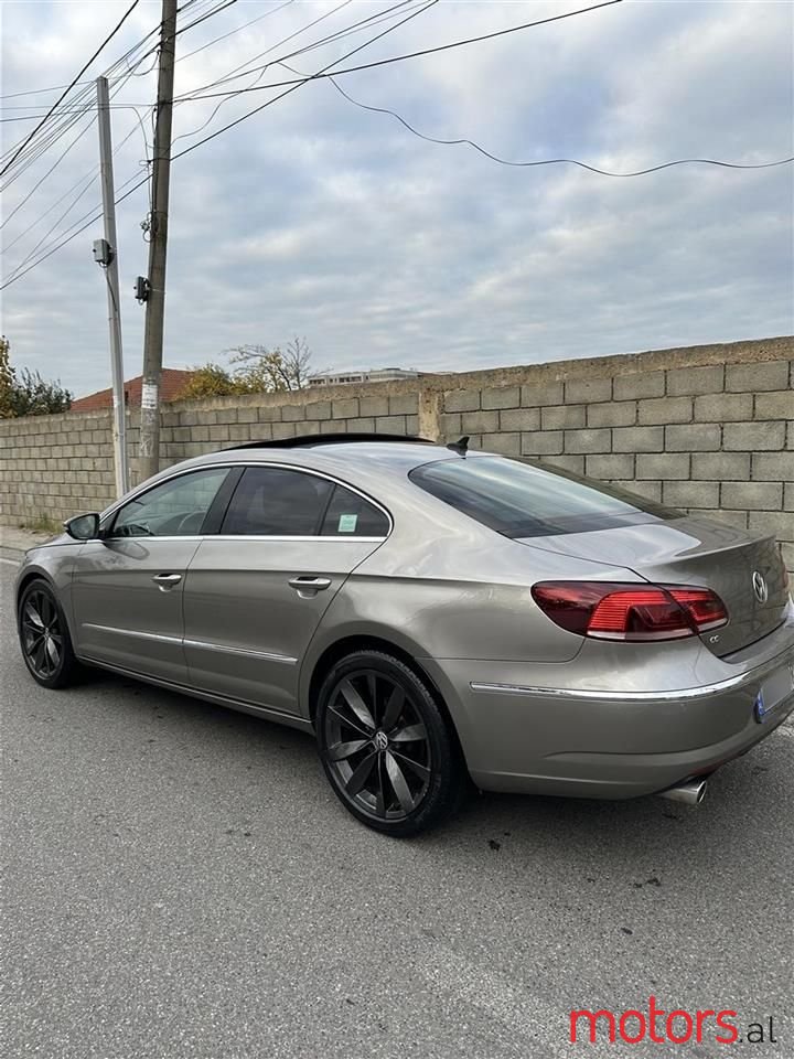 2013' Volkswagen Passat photo #5