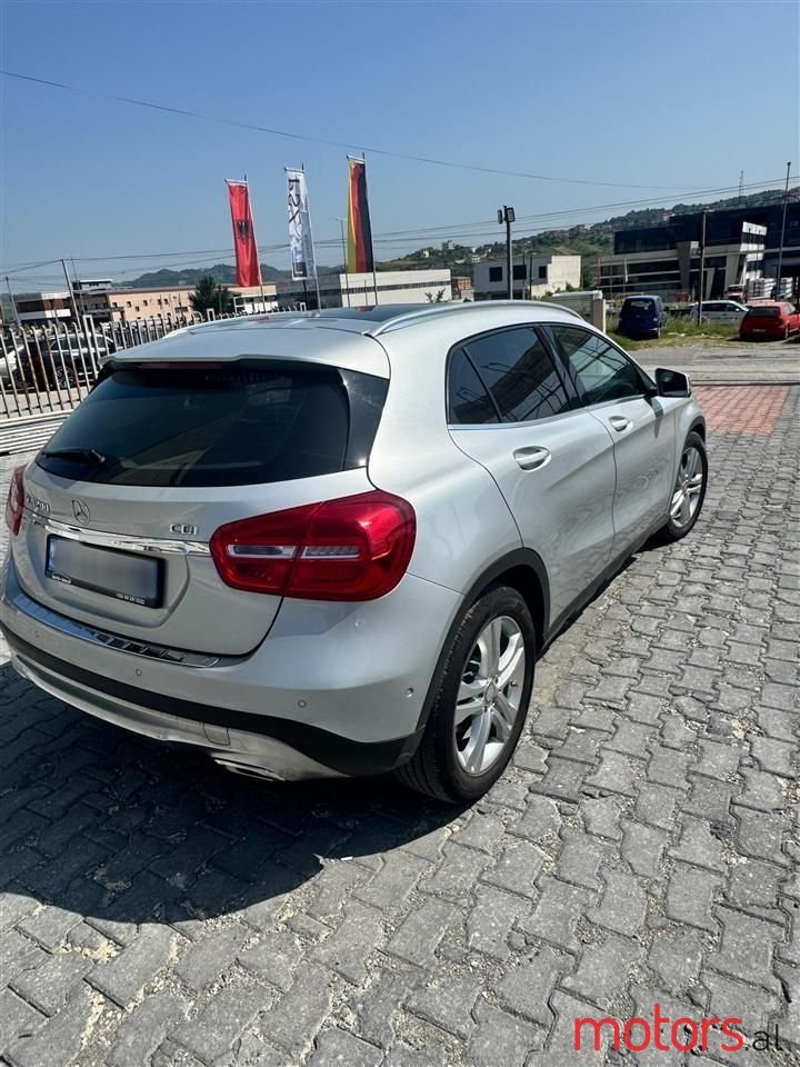 2015' Mercedes-Benz GLA 200 photo #2