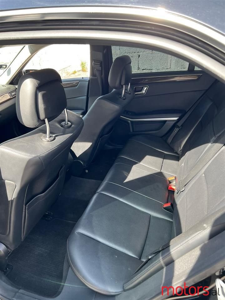 2010' Mercedes-Benz 220 photo #3