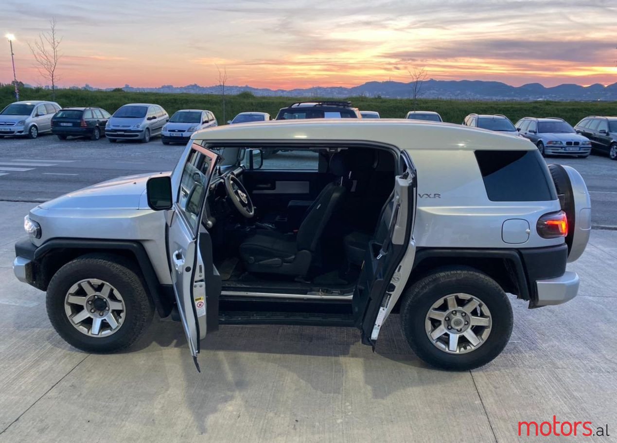 2007' Toyota Fj photo #1