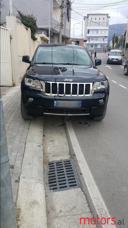 2012' Jeep Grand Cherokee photo #2
