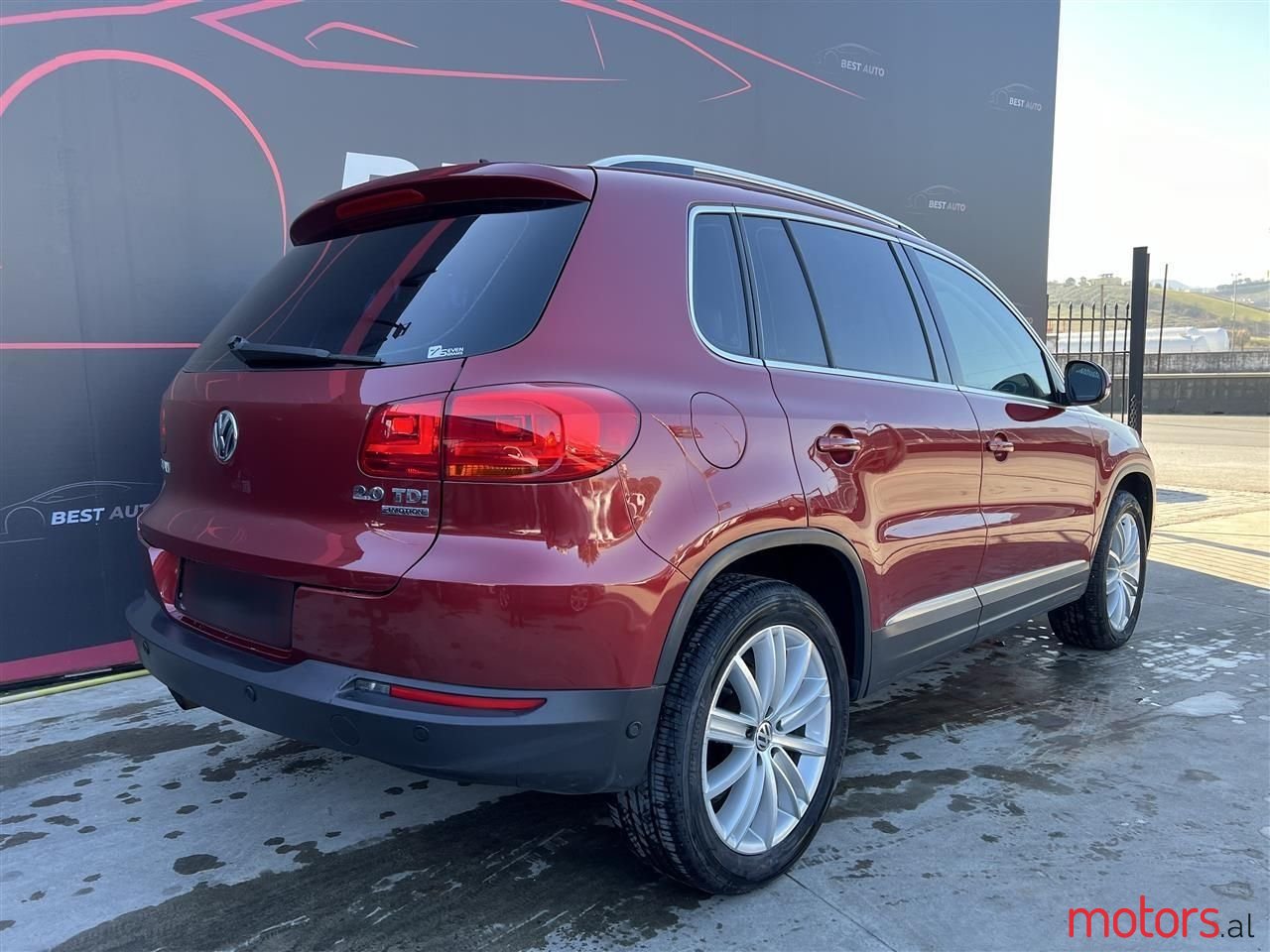 2014' Volkswagen Tiguan photo #5