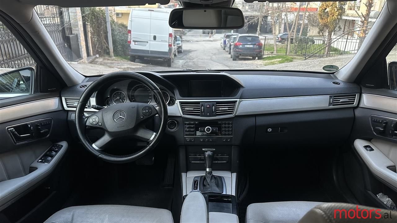 2009' Mercedes-Benz E 220 photo #3