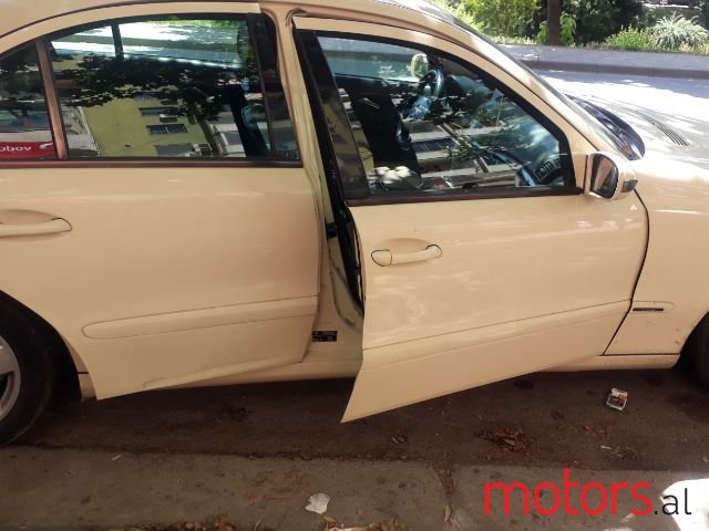 2005' Mercedes-Benz E-Class photo #3