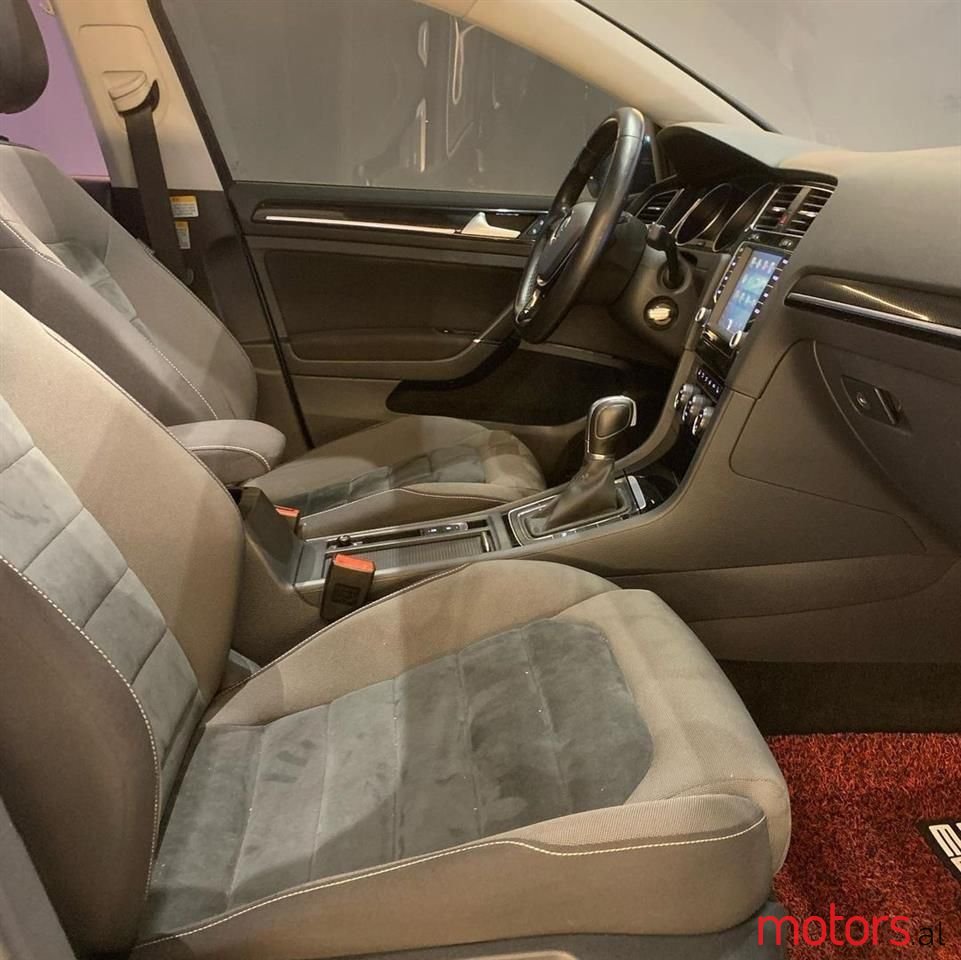 2016' Volkswagen Golf photo #5