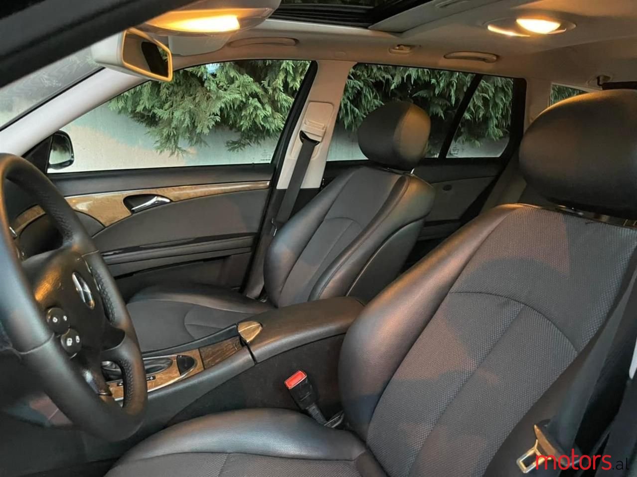 2008' Mercedes-Benz E 200 photo #6