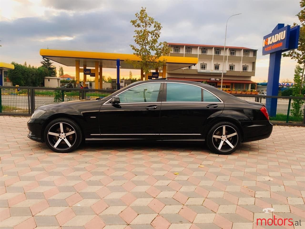 2009' Mercedes-Benz S 550 photo #3