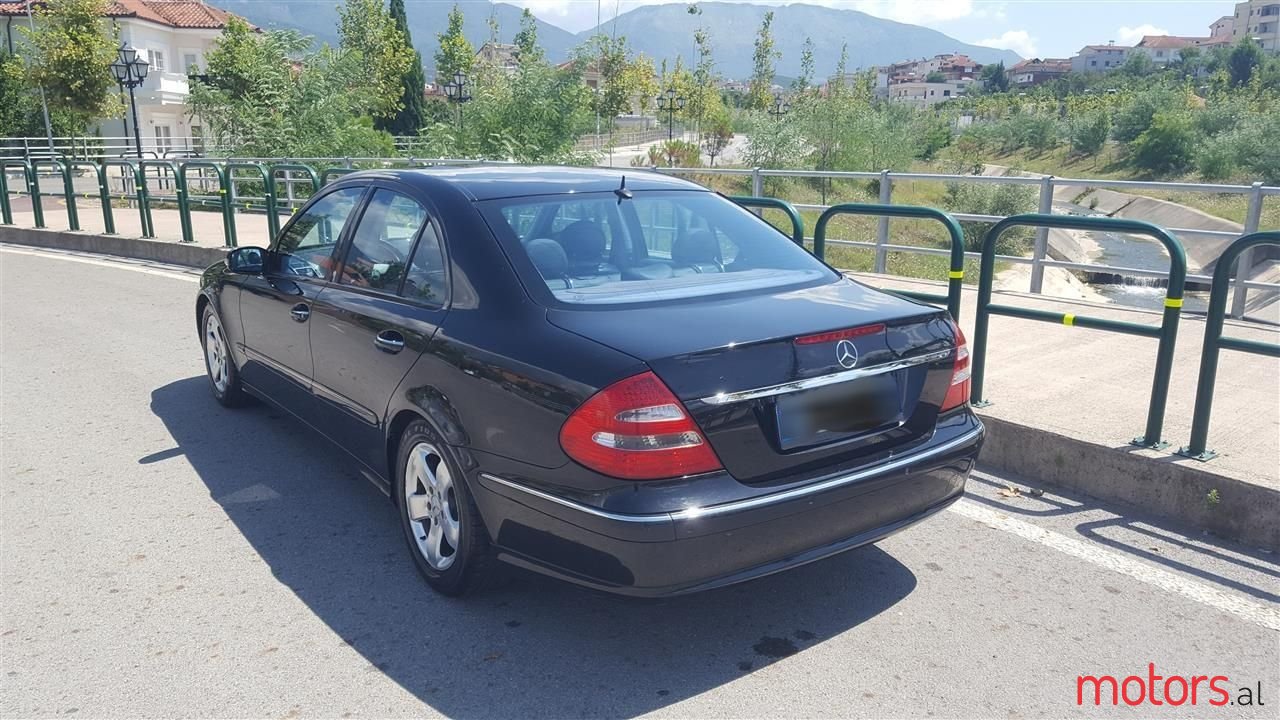 2005' Mercedes-Benz E 220 photo #3