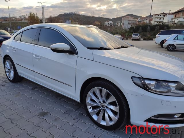 2016' Volkswagen Passat photo #2