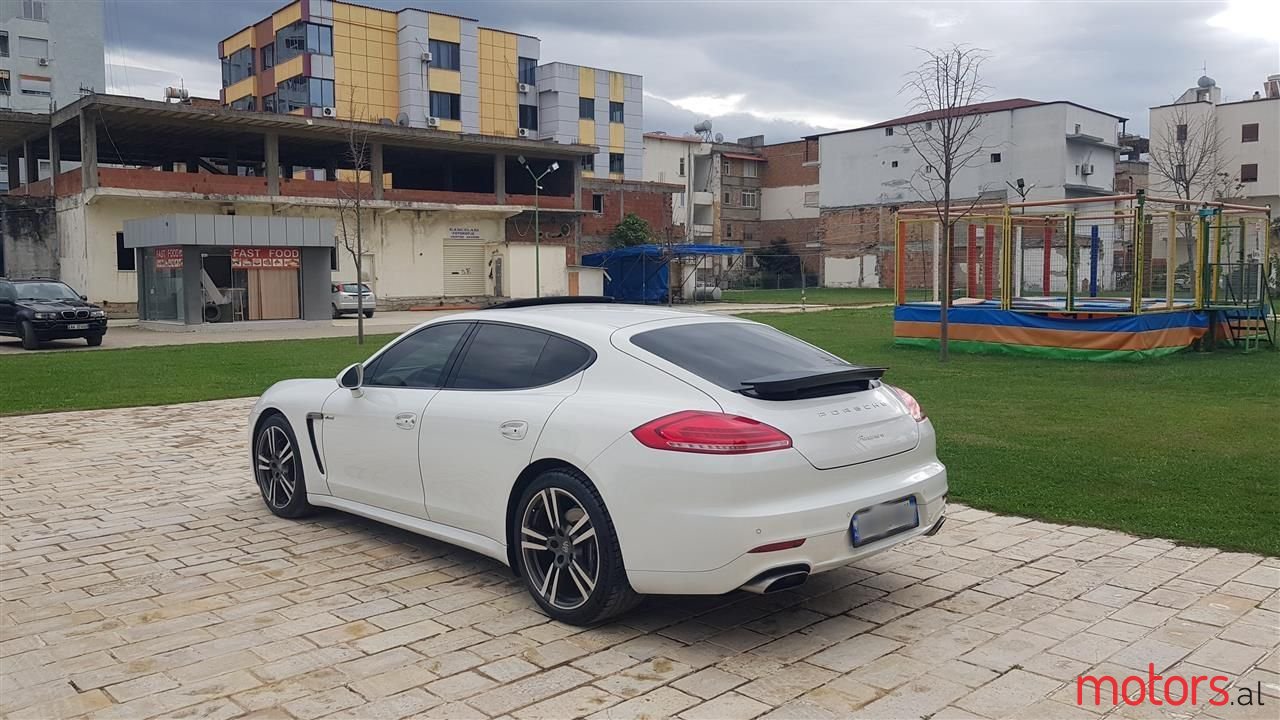 2014' Porsche Panamera photo #2