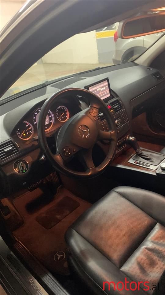 2009' Mercedes-Benz 300 photo #3