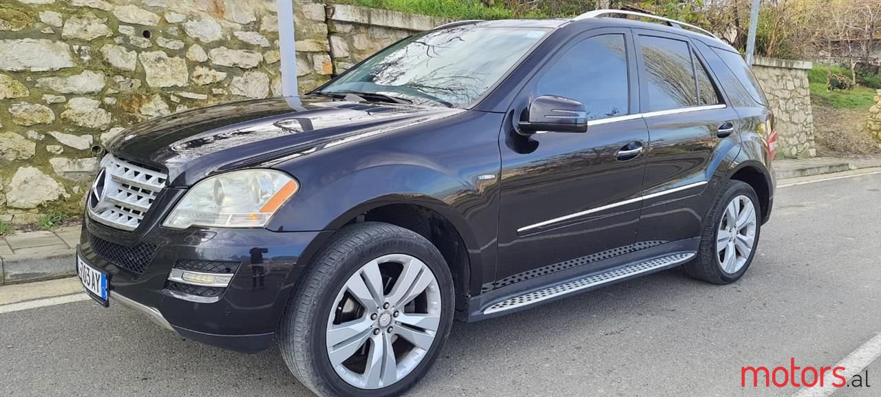 2011' Mercedes-Benz 350 photo #5