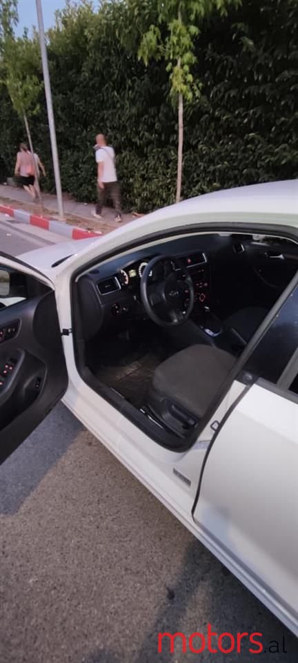 2012' Volkswagen Jetta photo #5