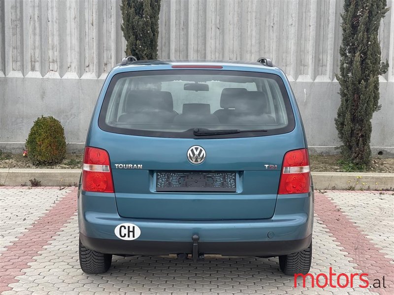 2005' Volkswagen Touran photo #6