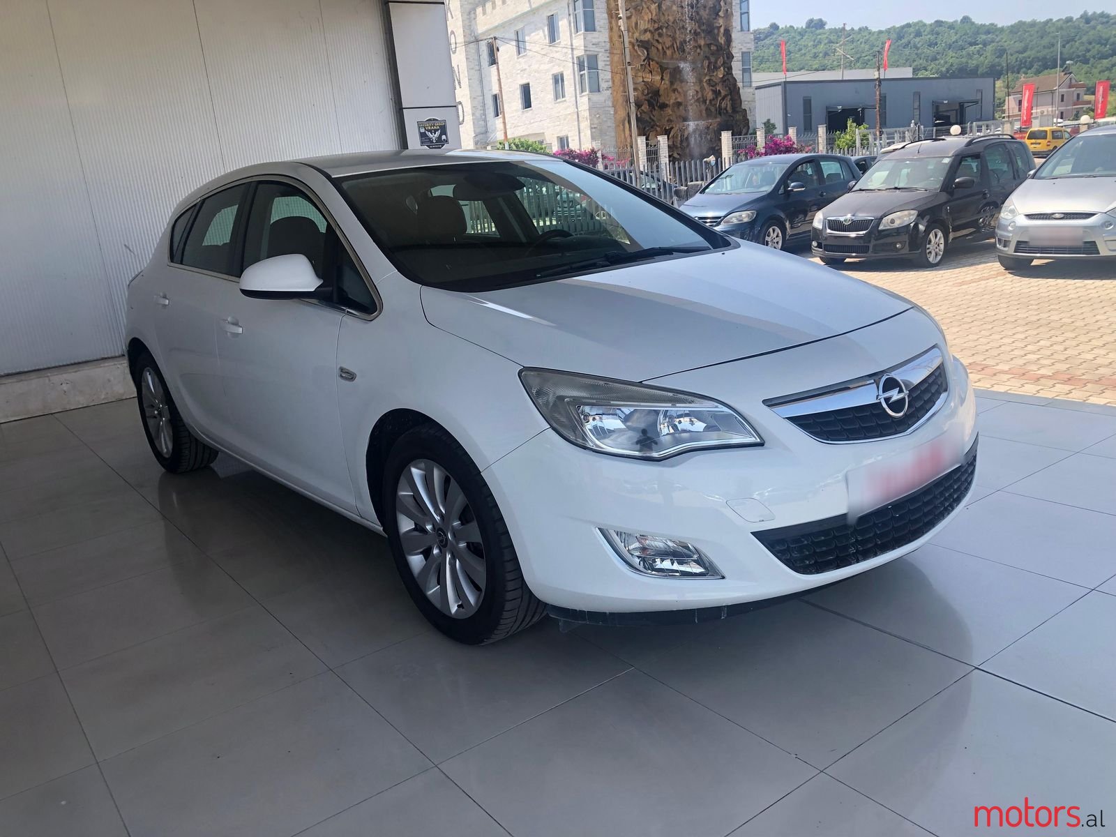 2010' Opel Astra photo #3
