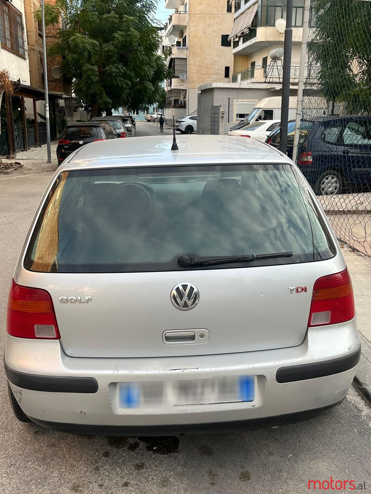 2001' Volkswagen Golf photo #5