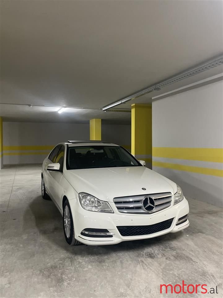 2012' Mercedes-Benz C 250 photo #3