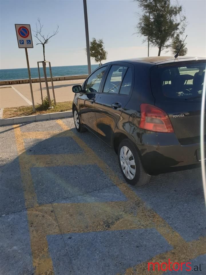 2008' Toyota Yaris photo #4