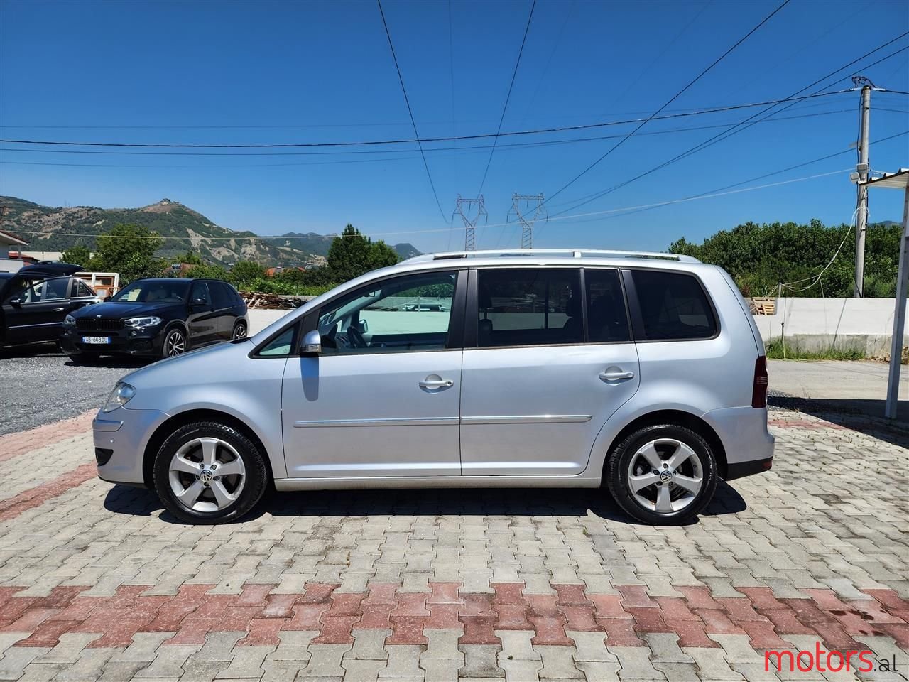 2008' Volkswagen Touran photo #5