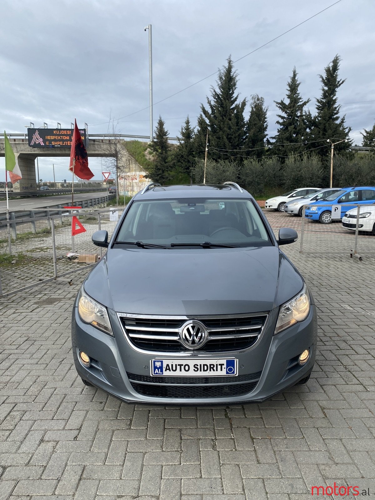 2008' Volkswagen Tiguan photo #3