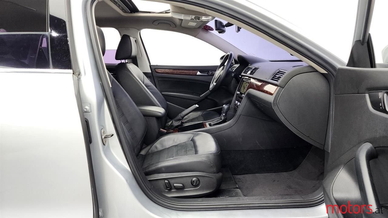 2012' Volkswagen Passat photo #5