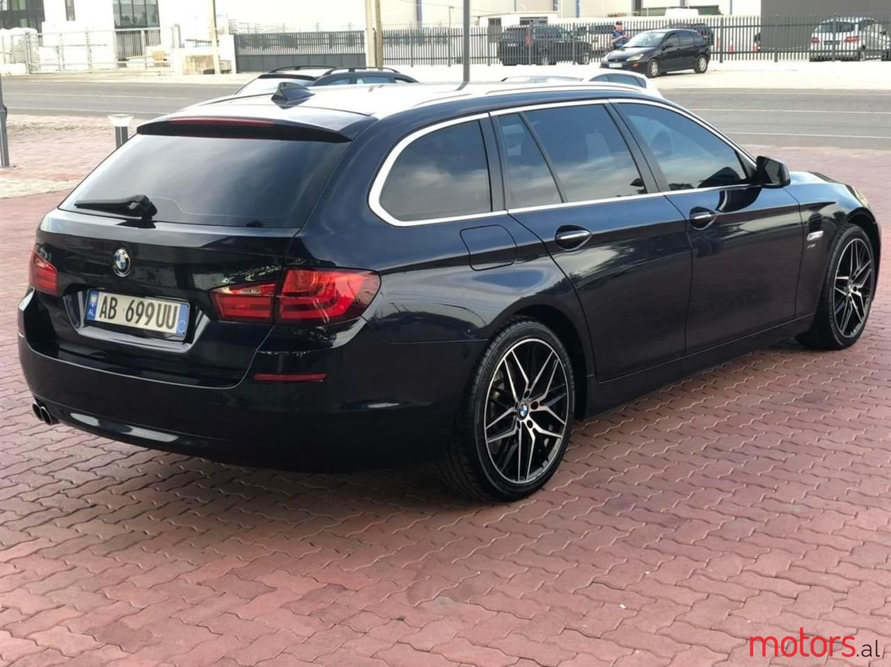 2011' BMW 530 photo #3