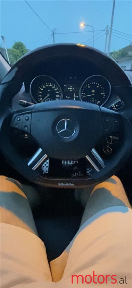 2006' Mercedes-Benz 320 photo #3