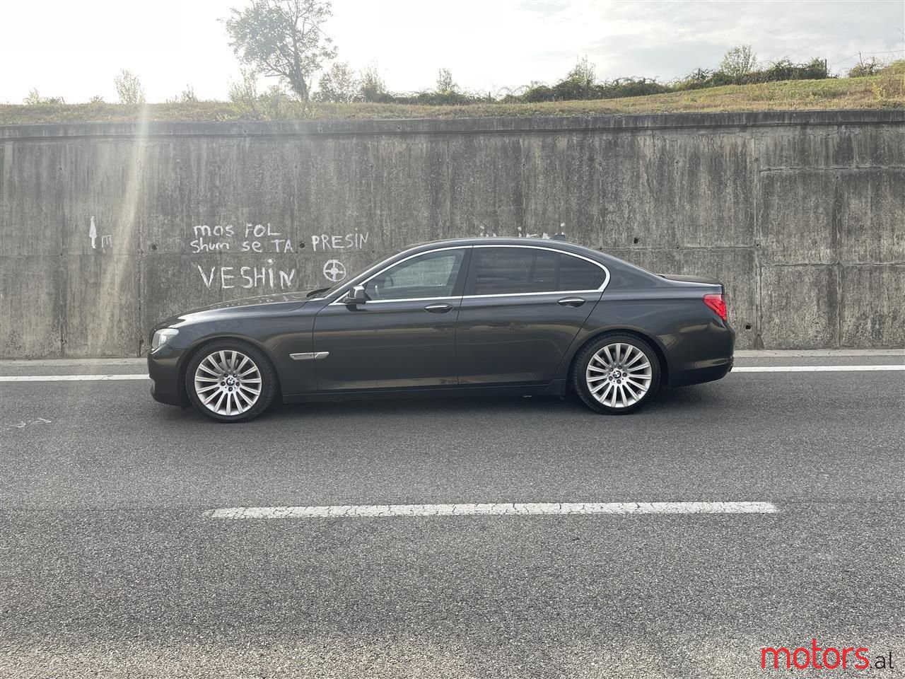 2011' BMW 740 photo #2